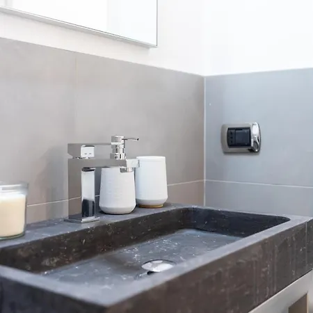 Apartman Modern I Free Wifi, Ac & Metro Nearby Milánó